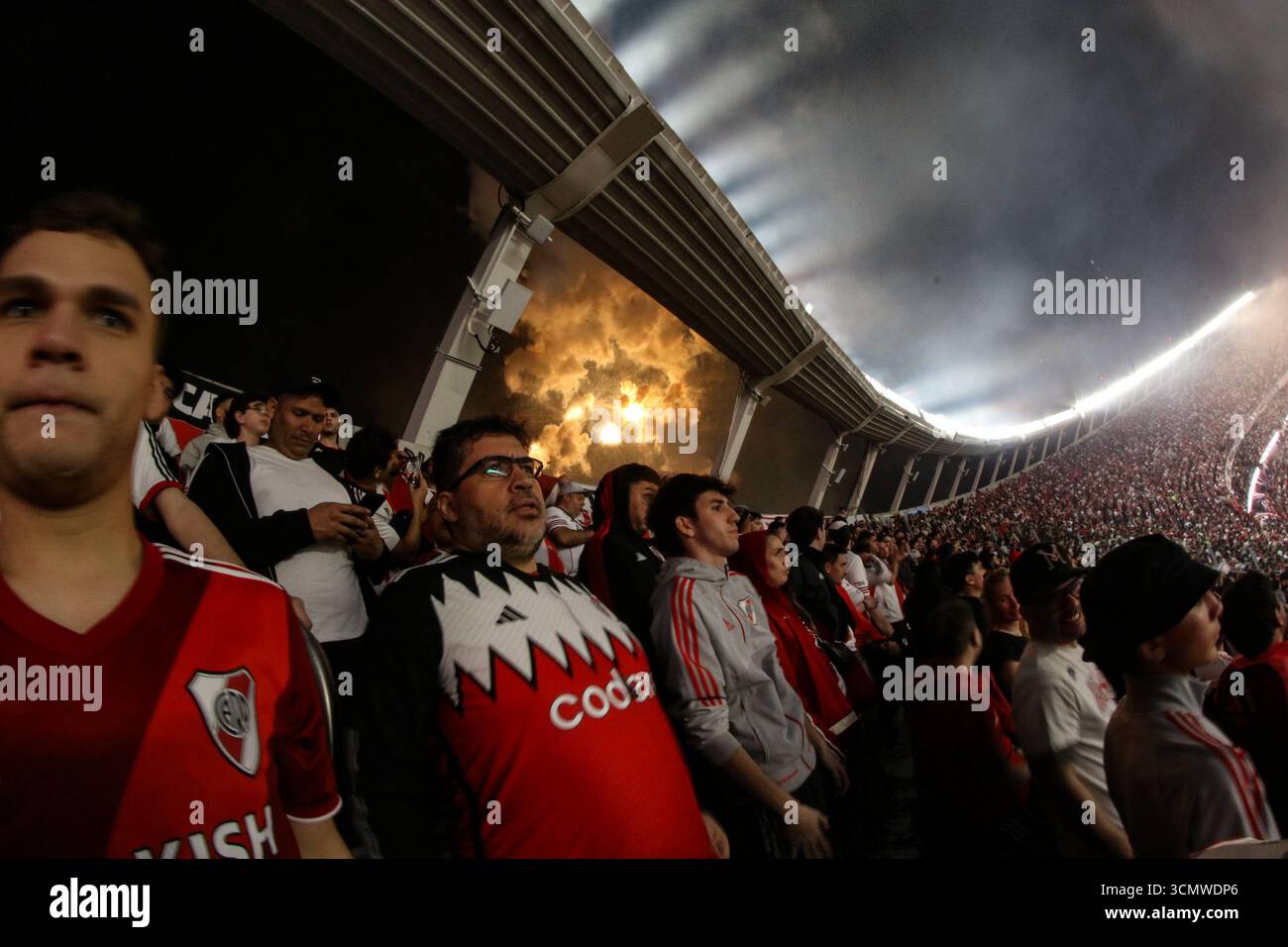 Argentina. 17.09.2025: Vista panoramica dello stadio Mas Monumental durante la partita dei quarti di finale della Coppa Libertadores (crediti: Néstor J. Beremblum/Alamy Live News) Foto Stock