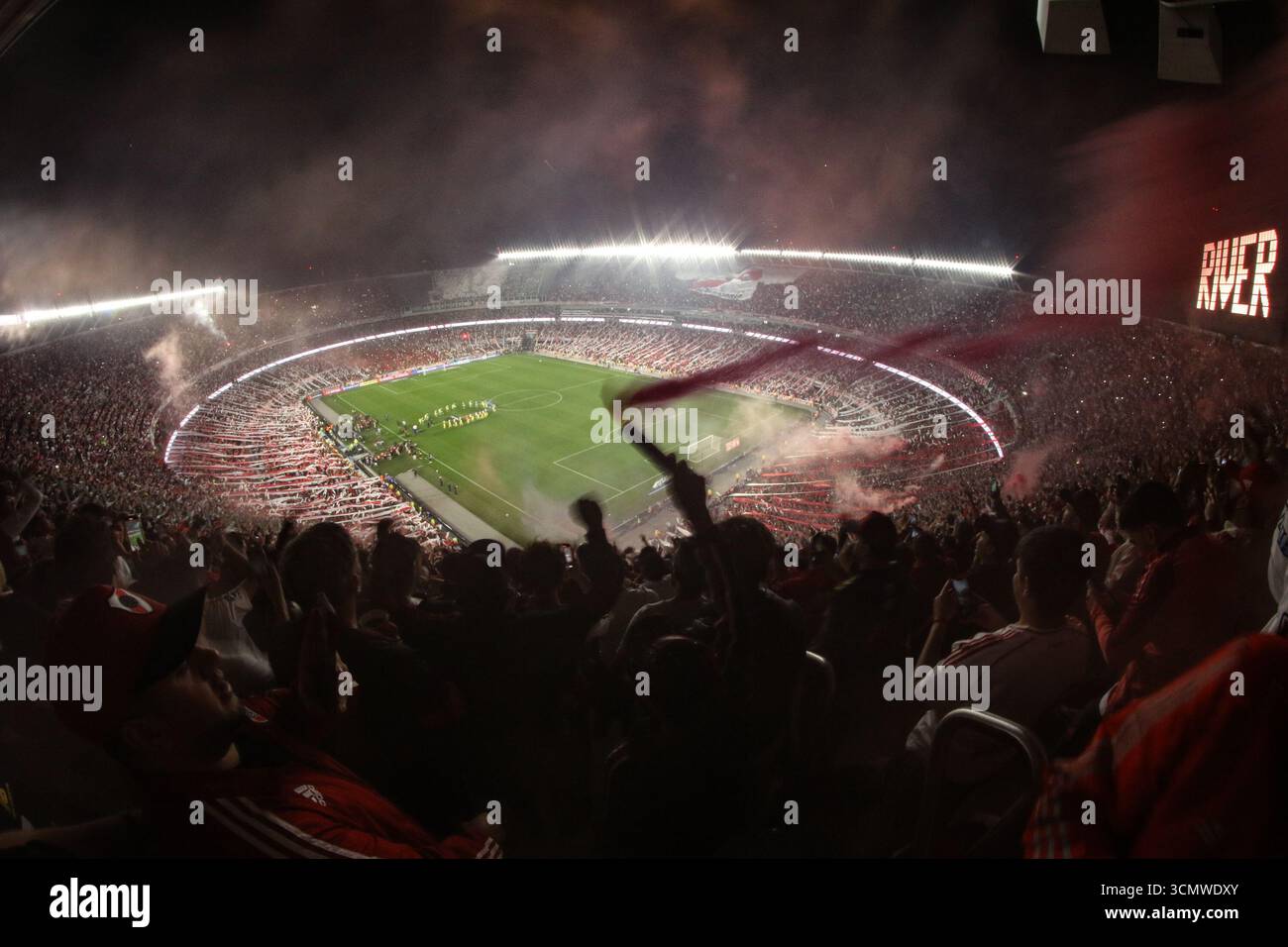Argentina. 17.09.2025: Vista panoramica dello stadio Mas Monumental durante la partita dei quarti di finale della Coppa Libertadores (crediti: Néstor J. Beremblum/Alamy Live News) Foto Stock
