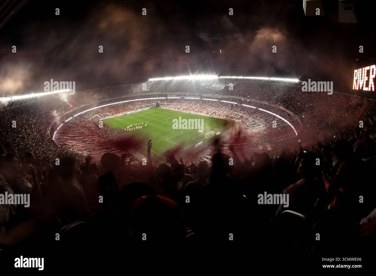 Argentina. 17.09.2025: Vista panoramica dello stadio Mas Monumental durante la partita dei quarti di finale della Coppa Libertadores (crediti: Néstor J. Beremblum/Alamy Live News) Foto Stock