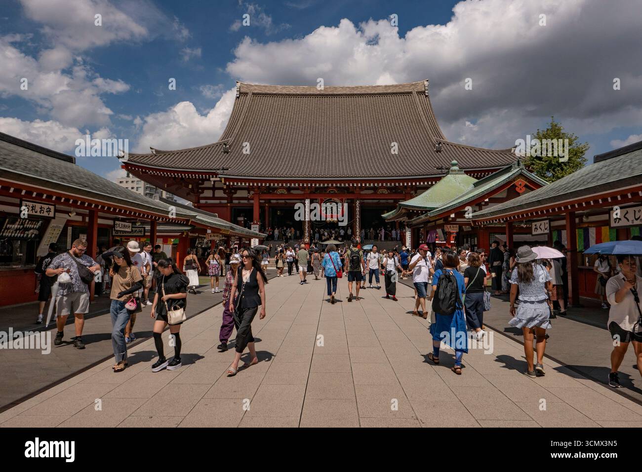 Il Tempio senso-ji si trova nello storico quartiere Asakusa di Tokyo e nei dintorni della stazione Nakamise-dori di Tokyo, Giappone. Foto: SMP News Foto Stock
