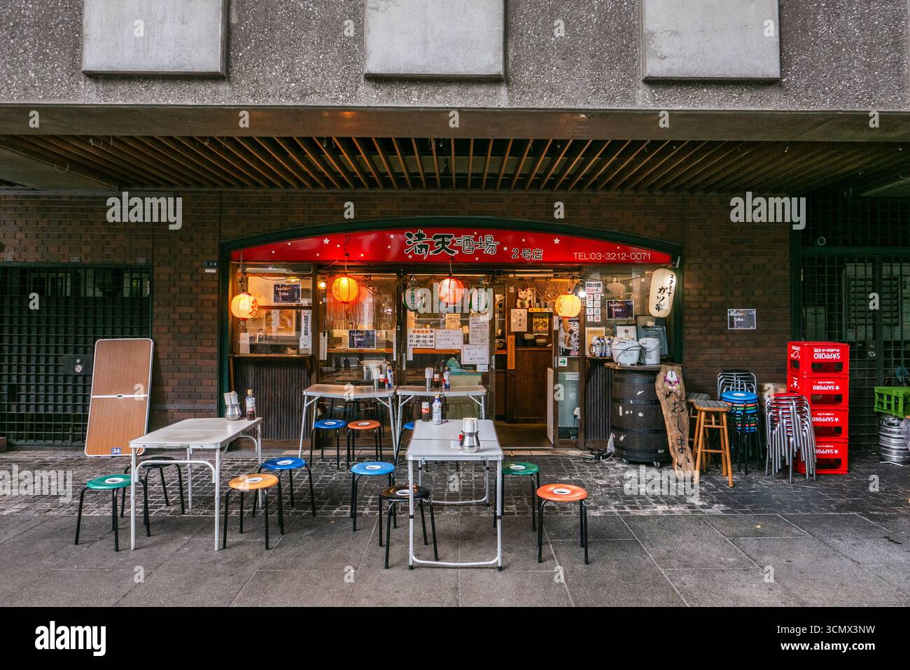Uno Street food Cafe Restaurant vicino alla stazione di Tokyo a Tokyo, Giappone. Foto: SMP News Foto Stock