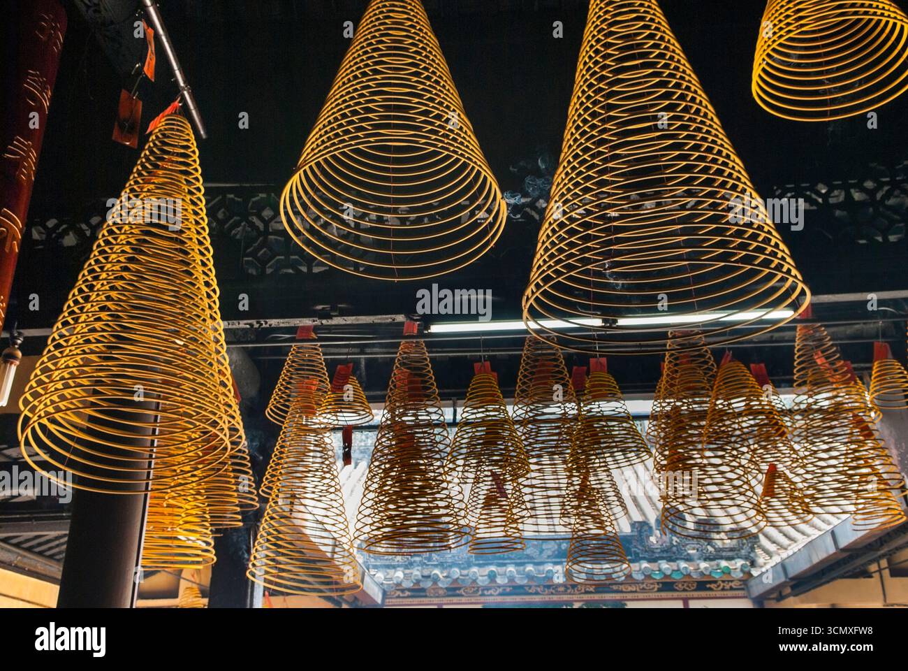Incenso a spirale, tempio buddista Kun IAM, dea della Misericordia, Macao, regione amministrativa speciale, Cina, Asia Foto Stock