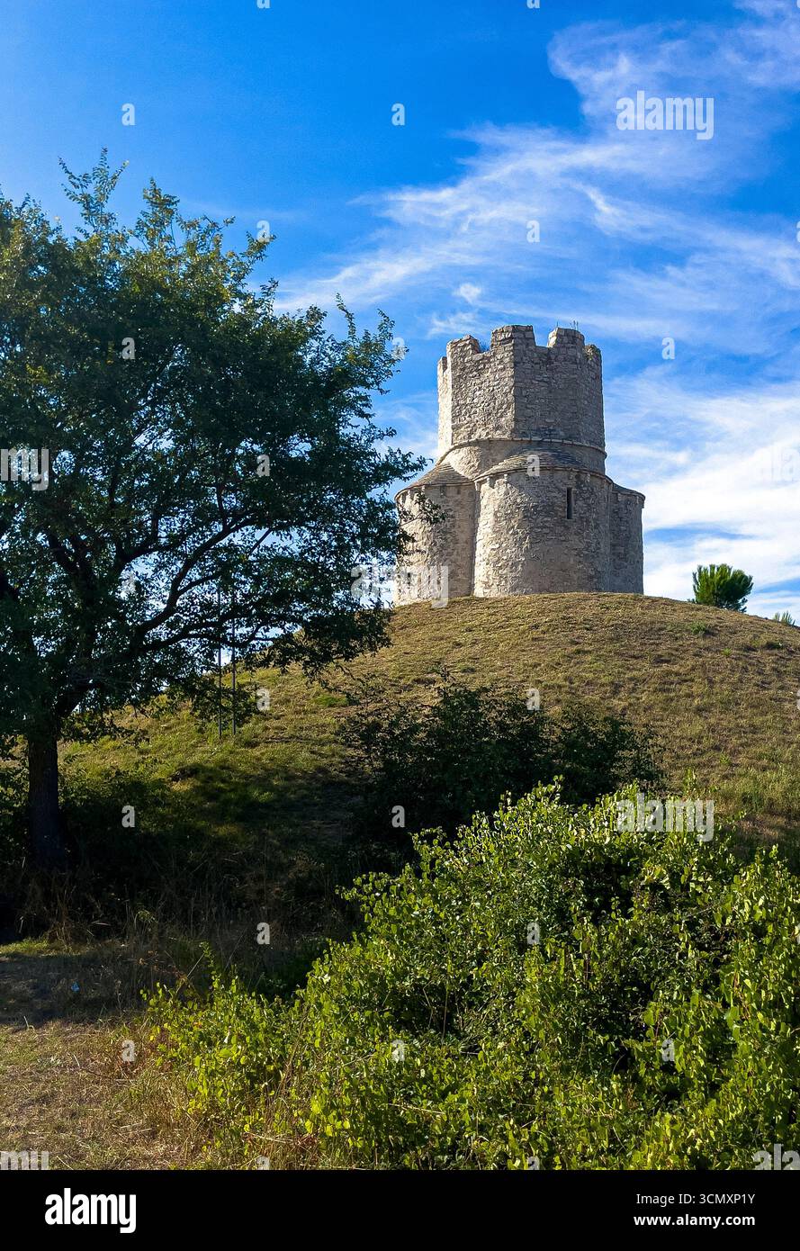 La Chiesa di San Nicola è un'importante chiesa in questa zona di Nin Croazia. Costruita tra l'XI e il XII secolo fu costruita su una piramide di terra Foto Stock