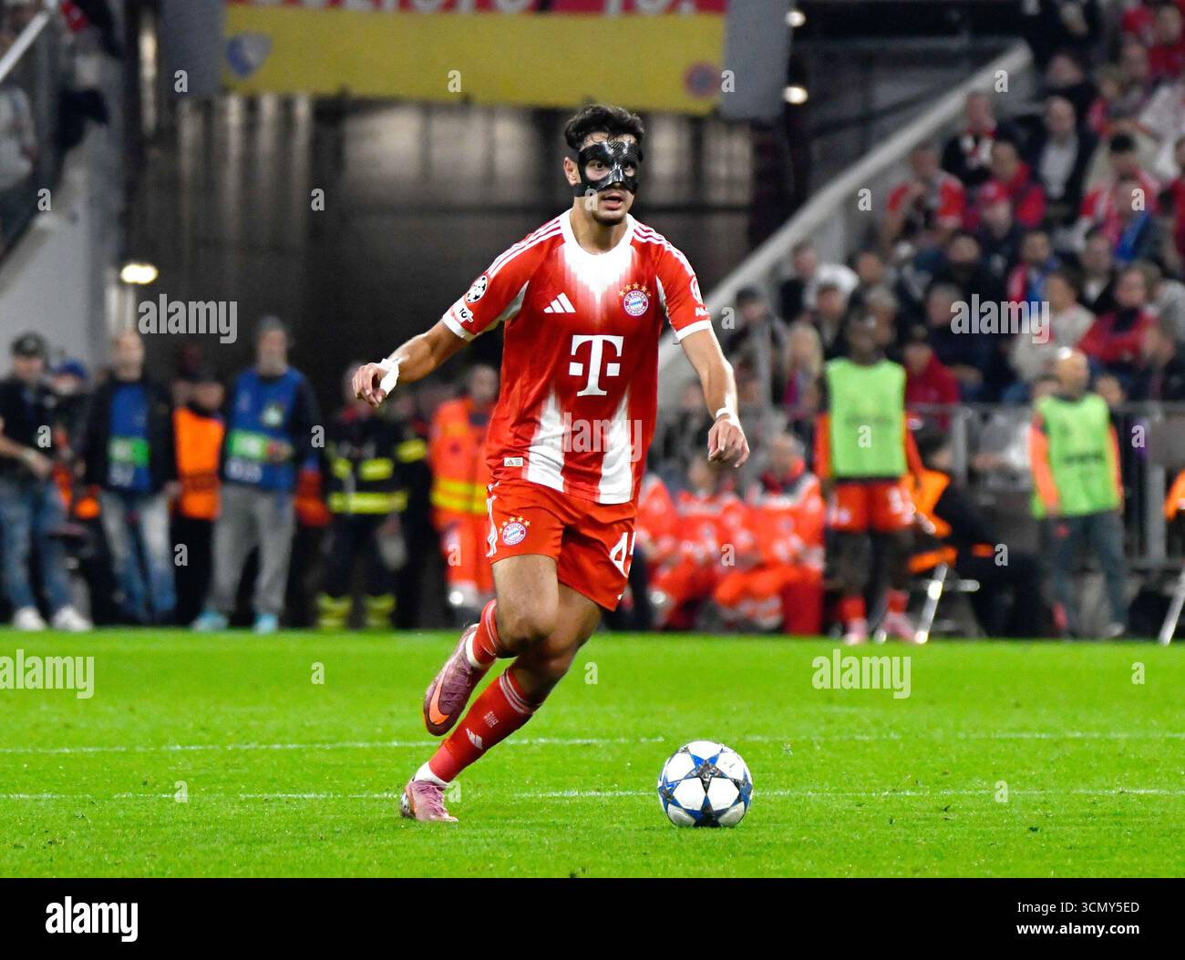 Monaco di Baviera, Germania. 18 settembre 2025. 17.09.2025, Allianz Arena, Monaco di Baviera, Champions League, FC Bayern Monaco vs FC Chelsea, nella foto: Aleksandar Pavlovic (Monaco di Baviera) credito: dpa/Alamy Live News Foto Stock