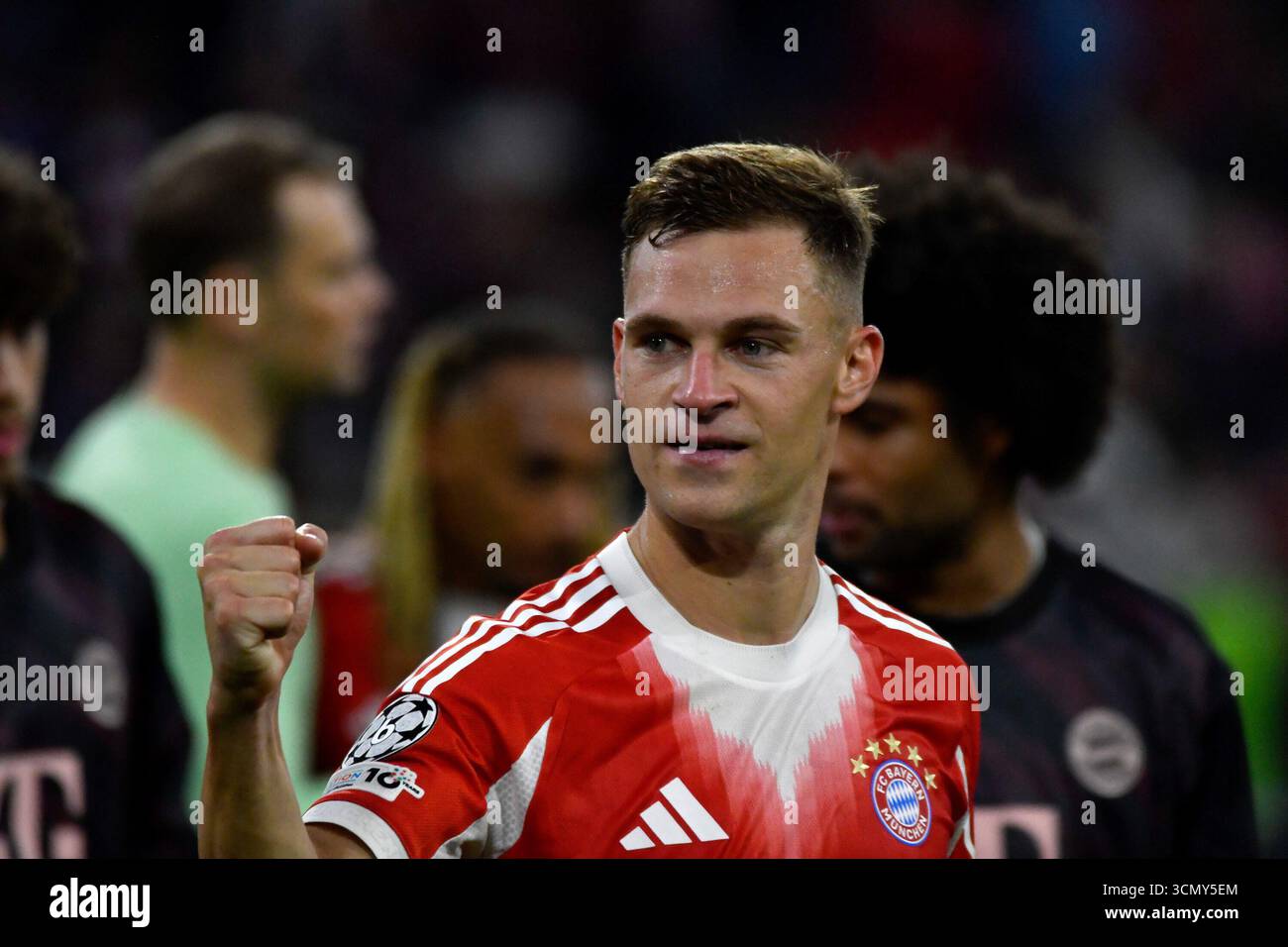Monaco di Baviera, Germania. 18 settembre 2025. 17.09.2025, Allianz Arena, Monaco di Baviera, Champions League, FC Bayern Monaco vs FC Chelsea, nella foto Joshua Kimmich (Monaco di Baviera) credito: dpa/Alamy Live News Foto Stock