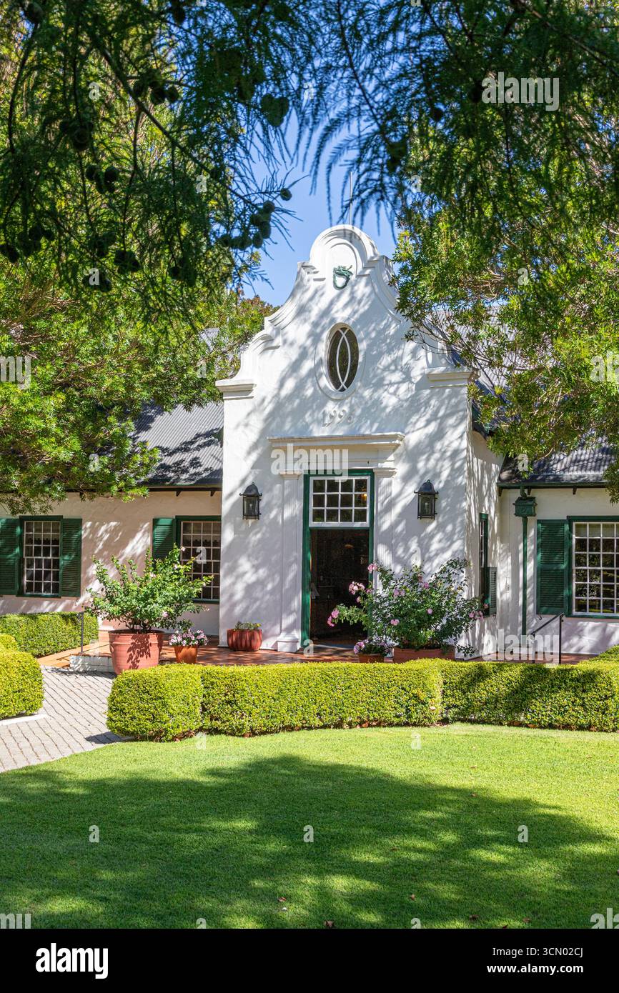 Cape Dutch Manor House 1996 presso il vigneto biologico sostenibile Voyager Estate, Margaret River, Contea di Augusta nella regione sud-occidentale dell'Austr Foto Stock