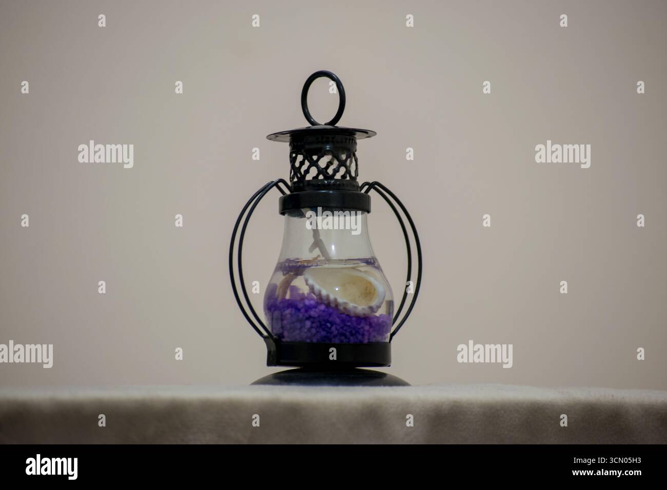 Foto di un capolavoro di casa sotto forma di una vecchia lampada Foto Stock