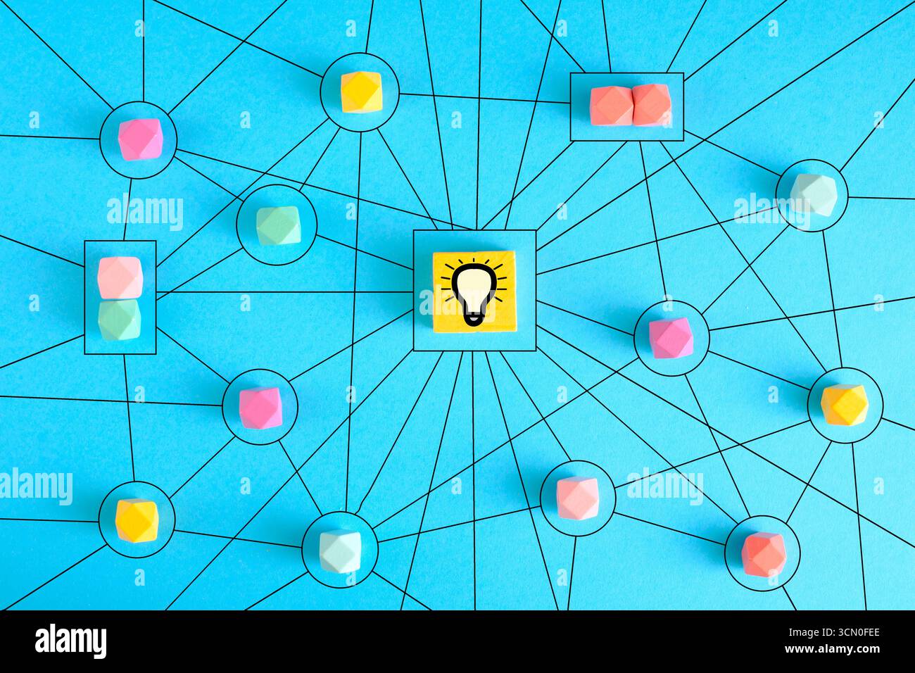 Creazione di reti di concept aziendali con membri collegati tra loro. Comunicazione con il concetto di social media. Foto Stock