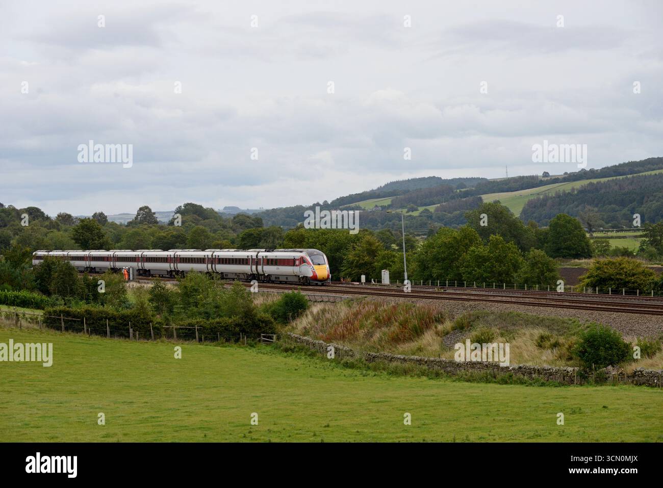 Il servizio ferroviario LNER Azuma è stato deviato verso la Tyne Valley Line dalla East Coast Main Line a causa di lavori di ingegneria. 15 settembre 2025 Foto Stock