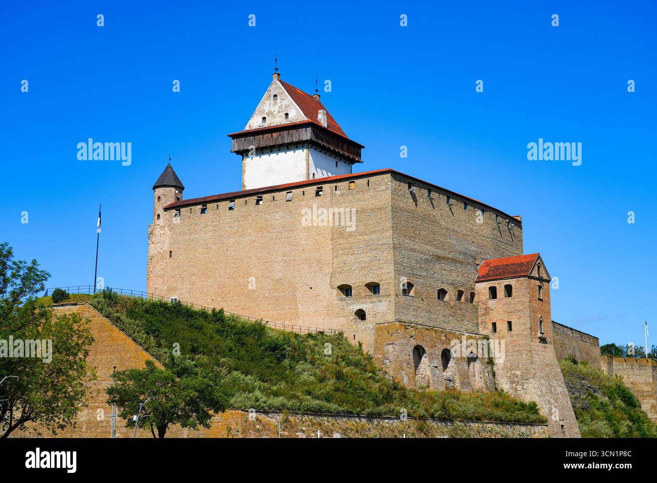 Hermann Tower nella fortezza di Narva nella città estone di Narva, negli Stati baltici Foto Stock