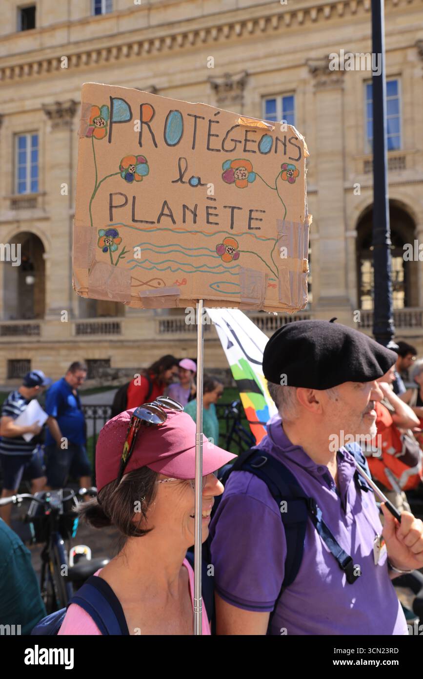 Proteggiamo il pianeta. Giornata di manifestazione e mobilitazione sociale giovedì 18 settembre 2025 in Francia, nella foto di Bordeaux. Foto Stock