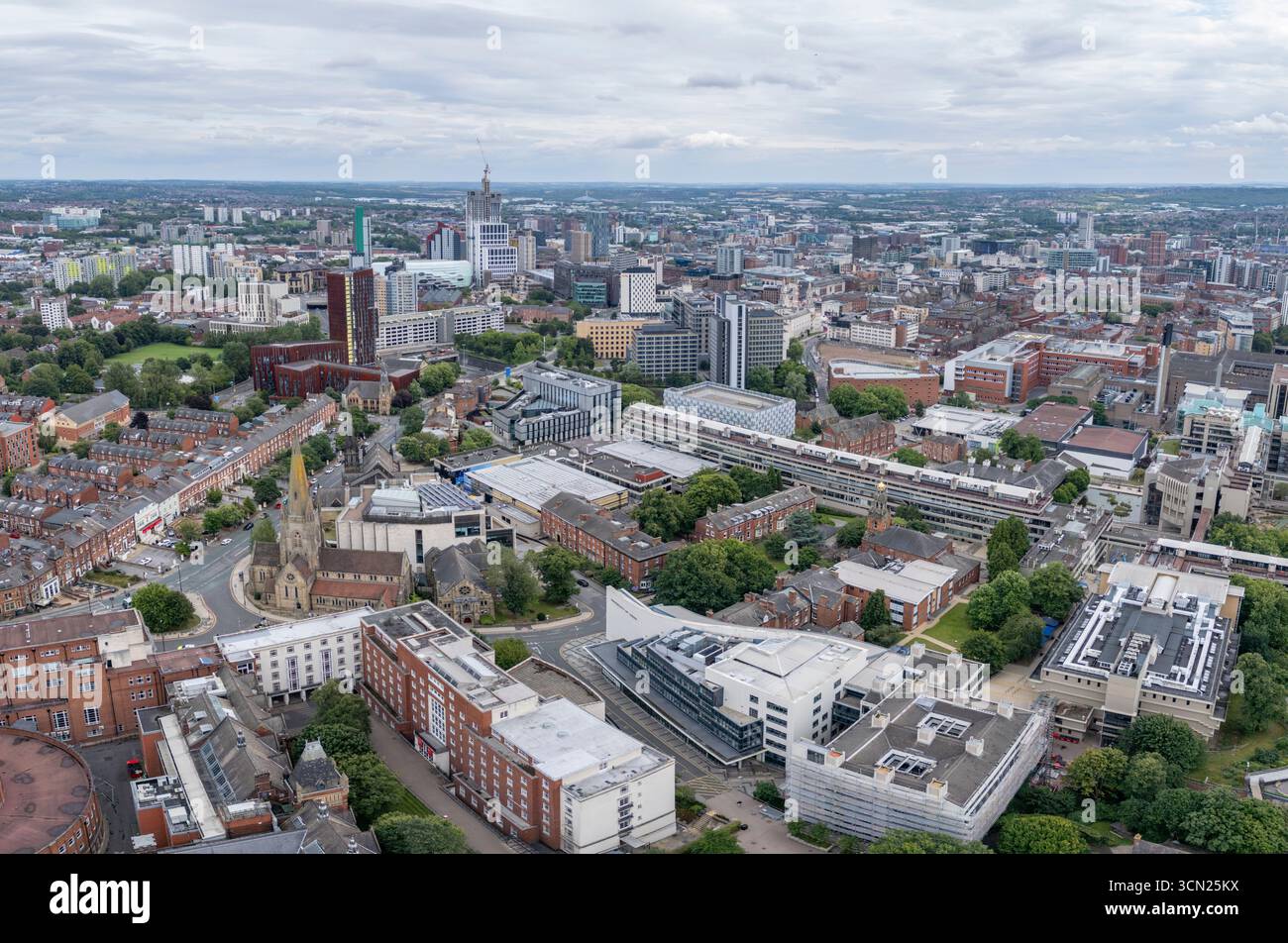 Vista aerea panoramica del centro di Leeds, vista da nord-est (Leeds University), West Yorkshire, Regno Unito. Foto Stock