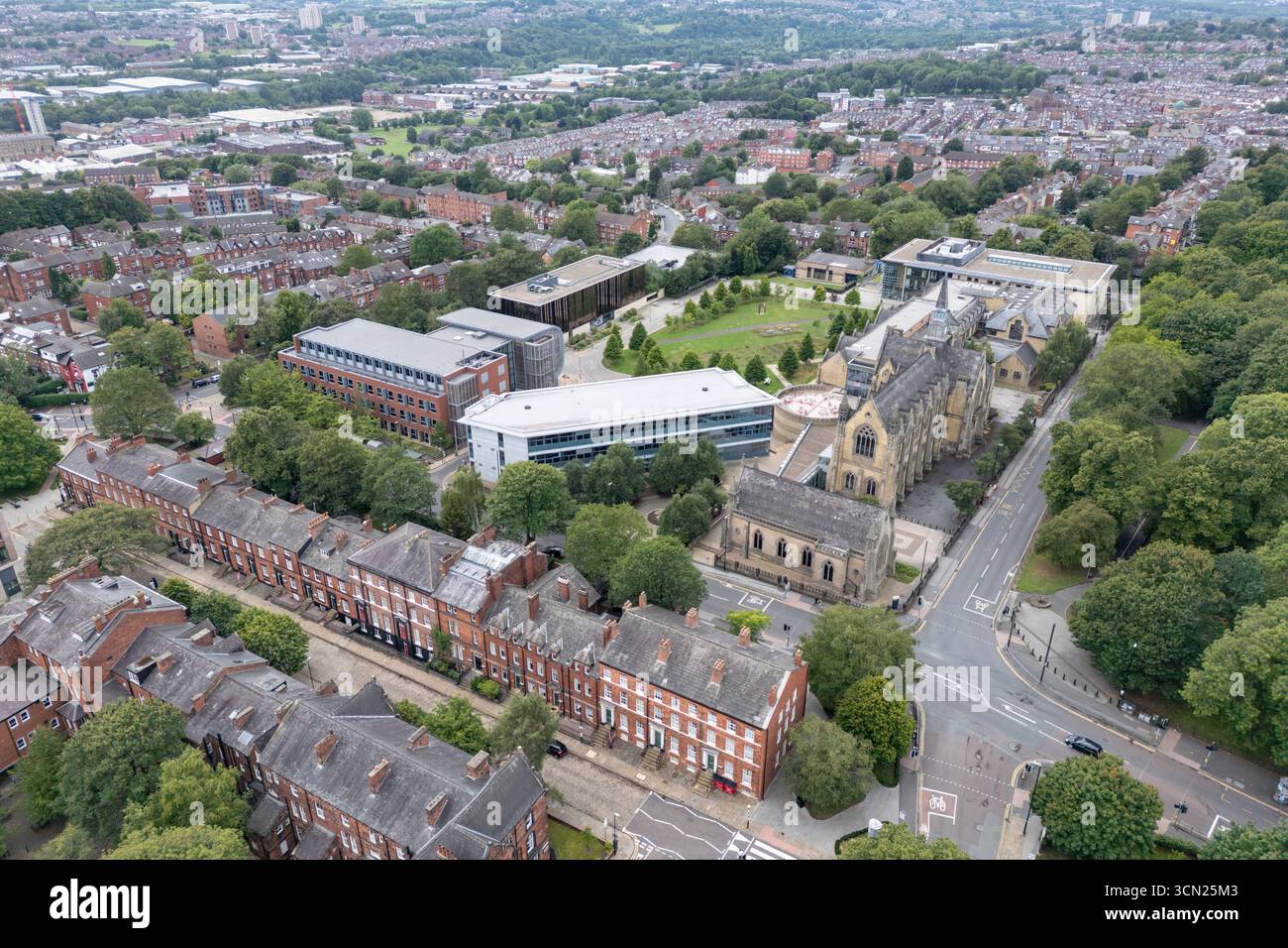 Vista aerea della Leeds University Business School, Leeds, West Yorkshire, Regno Unito. Foto Stock
