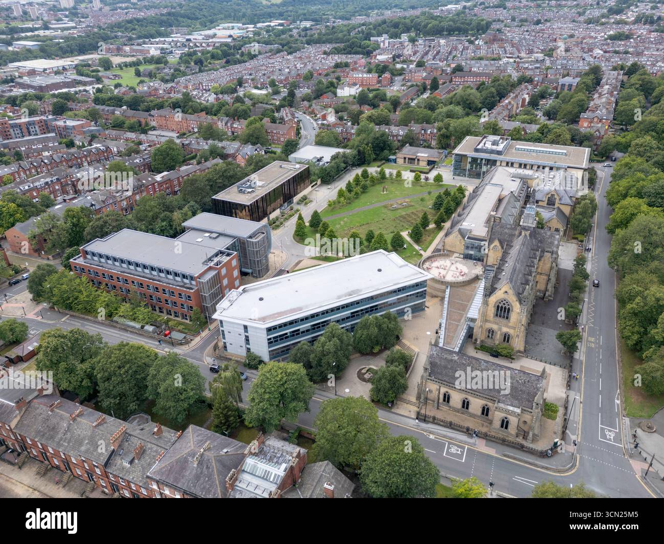 Vista aerea della Leeds University Business School, Leeds, West Yorkshire, Regno Unito. Foto Stock