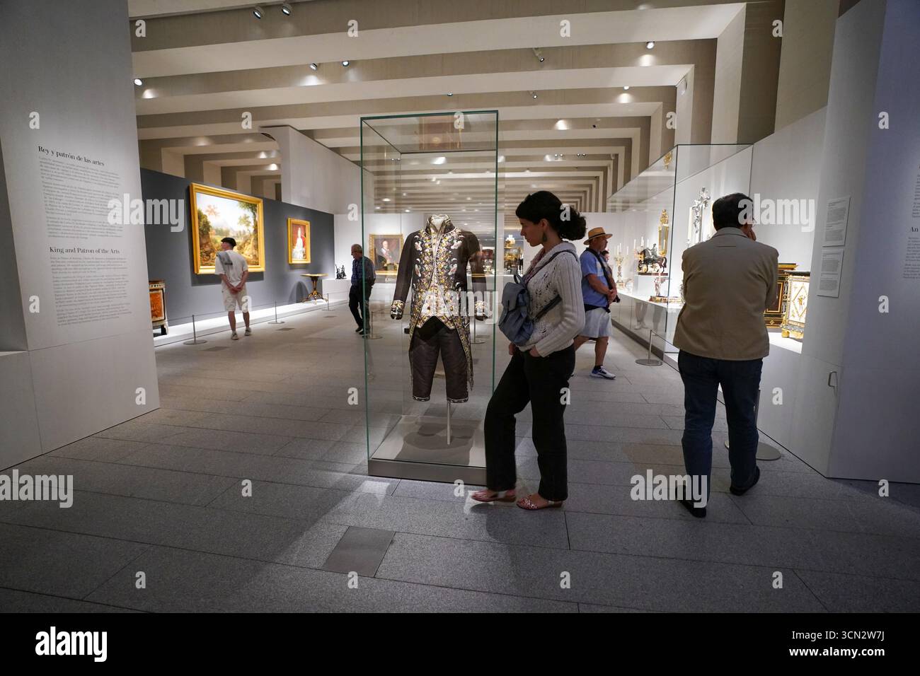 Abito da uomo in seta e lino di Ignacio Lacaba Vila chirurgo di Carlo IV con decorazione floreale Galleria delle collezioni reali Madrid Spagna Foto Stock