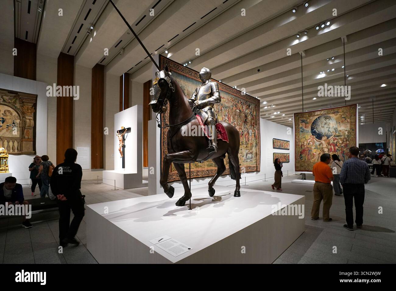 L'imbracatura, il camfrone (armatura a testa di cavallo) e la sella dei 1544 Mühlberg dell'imperatore Carlo V nella Royal Collections Gallery Foto Stock