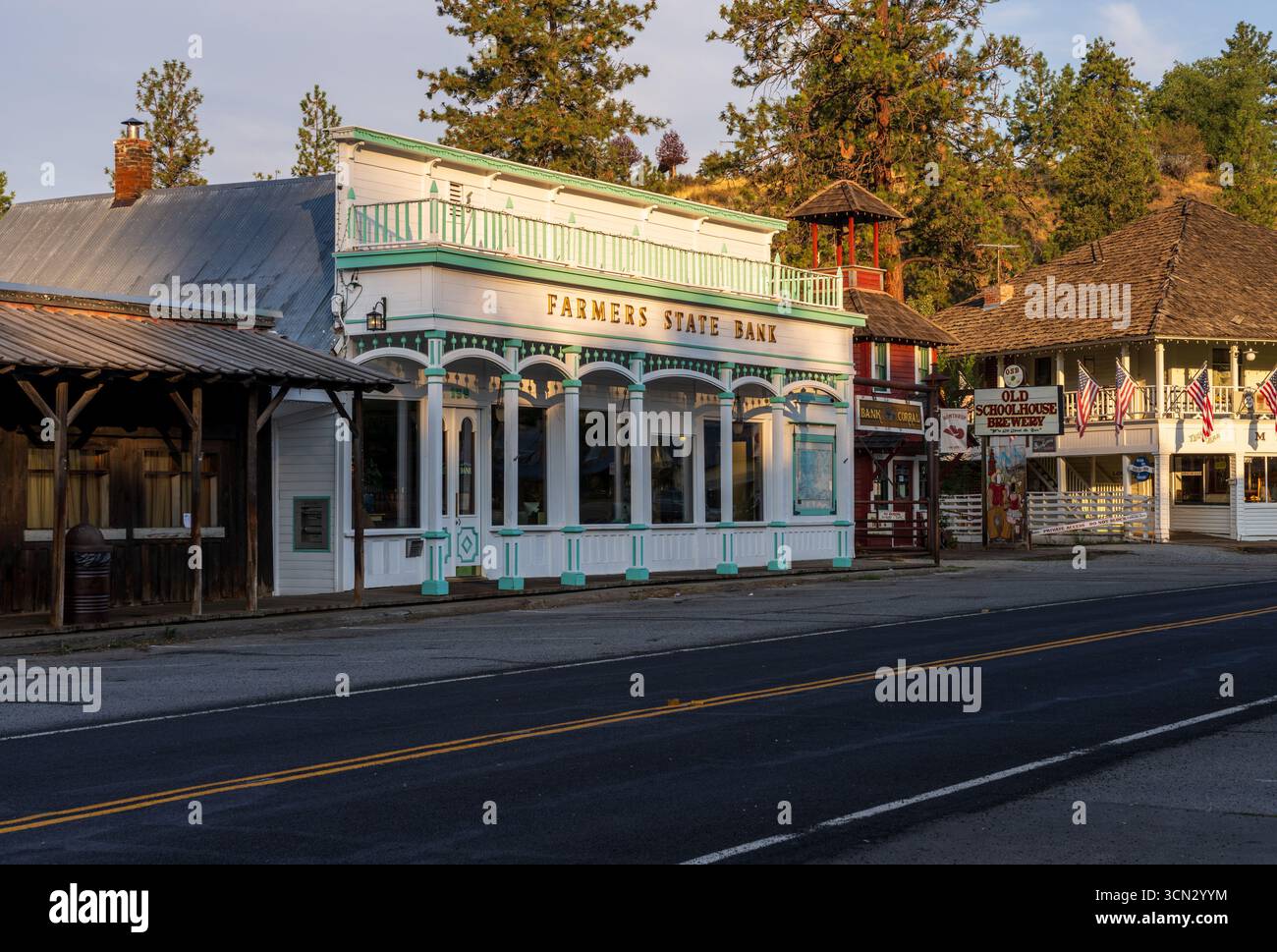 Winthrop, Washington - 29 agosto 2025: Farmers State Bank nella storica città occidentale dello stato di Washington Foto Stock