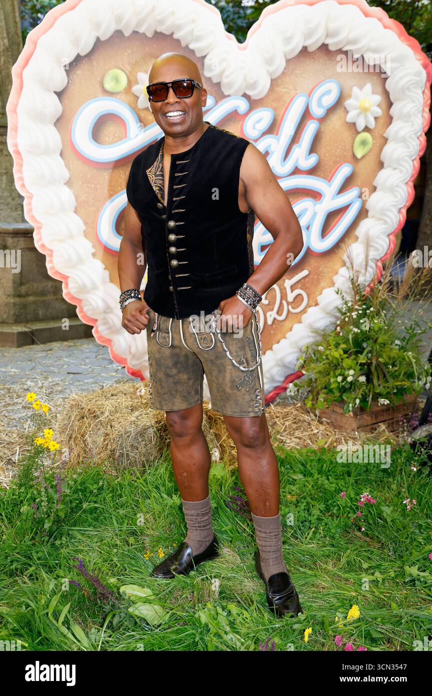 Haddaway bei der Ankunft zur ProSieben TV Show 'HeidiFest by Heidi Klum' im Hofbräuhaus München. München, 18.09.2025 Foto Stock