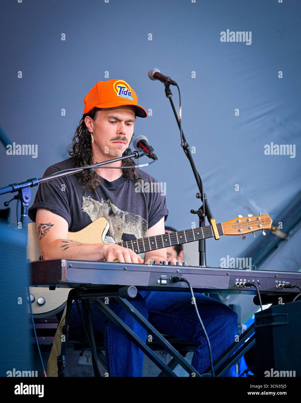 Queer, musicista country, Boy Golden, Canmore Folk Music Festival Foto Stock