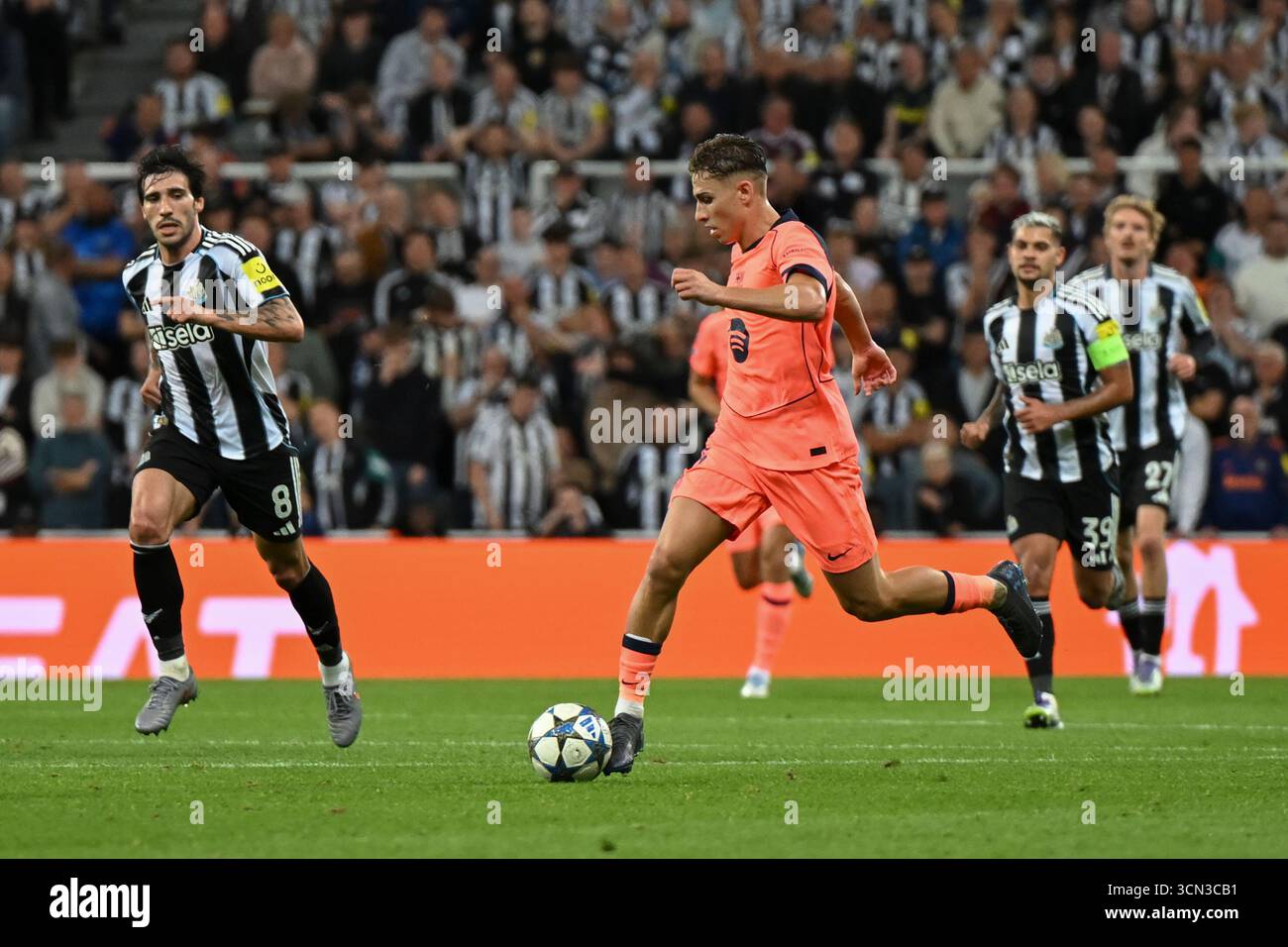 Fermin Lopez del FC Barcelona durante la fase MD1 della UEFA Champions League 2025/26 tra Newcastle United e FC Barcelona al St. James's Park, Newcastle, giovedì 18 settembre 2025. (Foto: Trevor Wilkinson | mi News) crediti: MI News & Sport /Alamy Live News Foto Stock
