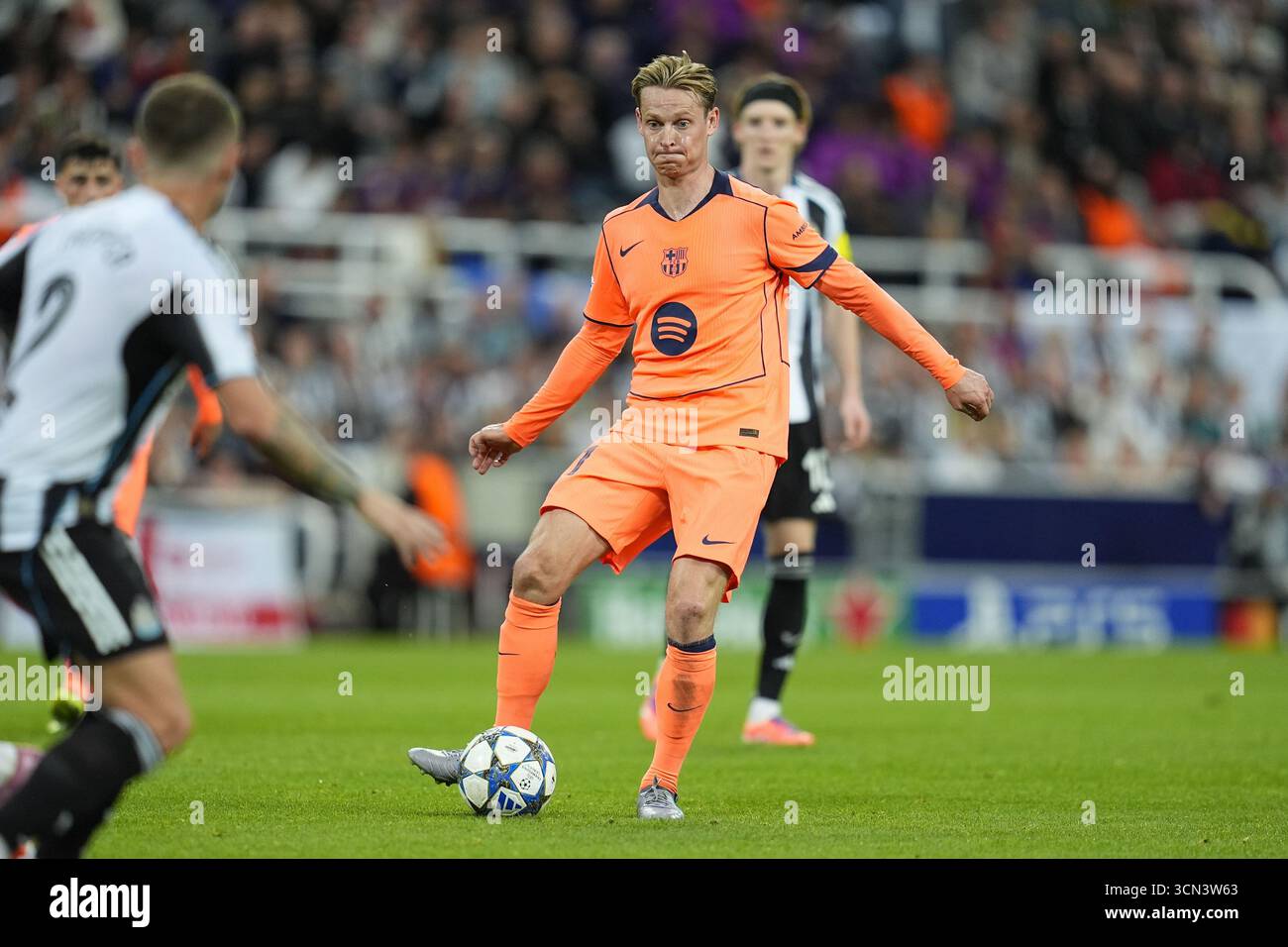 Frenkie de Jong del FC Barcelona durante la partita di calcio UEFA Champions League, fase MD1 tra Newcastle United FC e FC Barcelona il 18 settembre 2025 al St James&#39; Park di Newcastle upon Tyne, Inghilterra Foto Stock