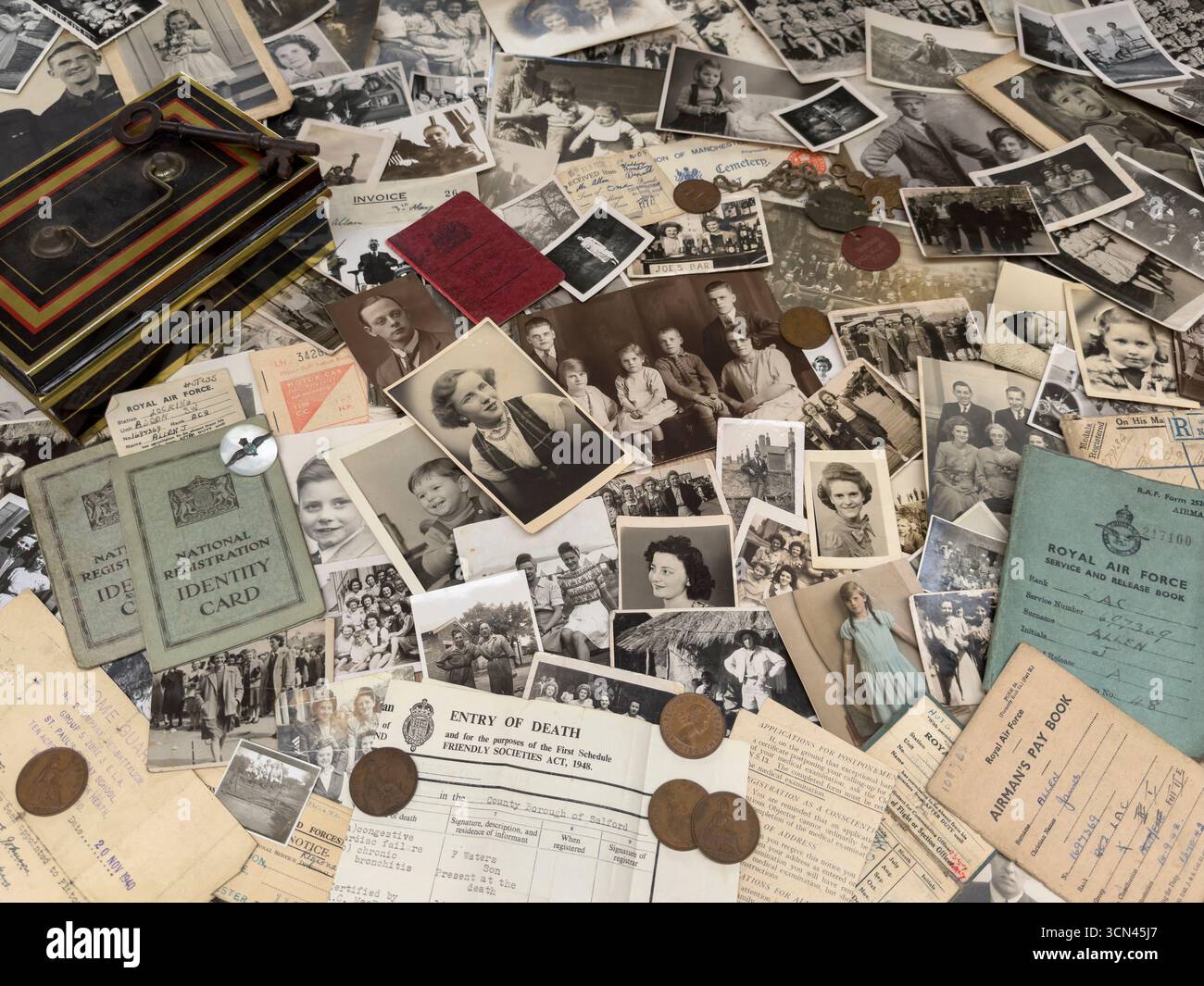 Genealogia - Storia di famiglia - le vecchie fotografie di famiglia che risale circa al 1890 fino a circa 1950. Foto Stock