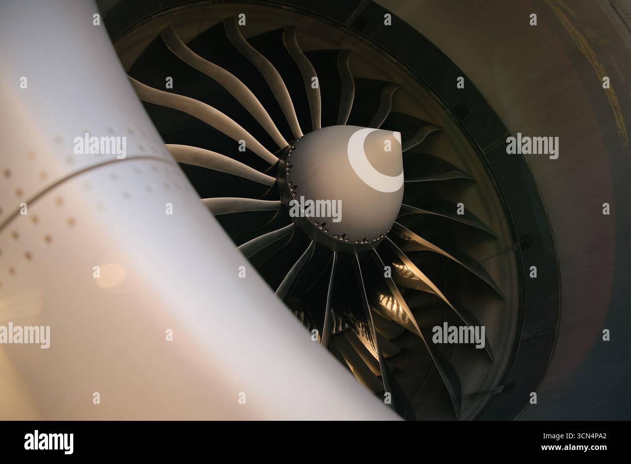 VISTA FRONTALE LATERALE DEL MOTORE A TURBINA. Foto Stock