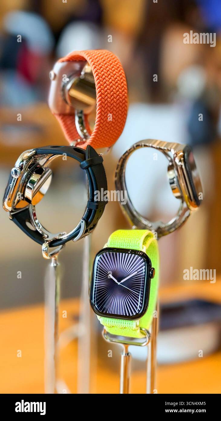 BANGKOK, TAILANDIA - 19 settembre 2025 : Un nuovo Apple Watch viene esposto presso il centro commerciale Apple Store ICONSIAM Foto Stock