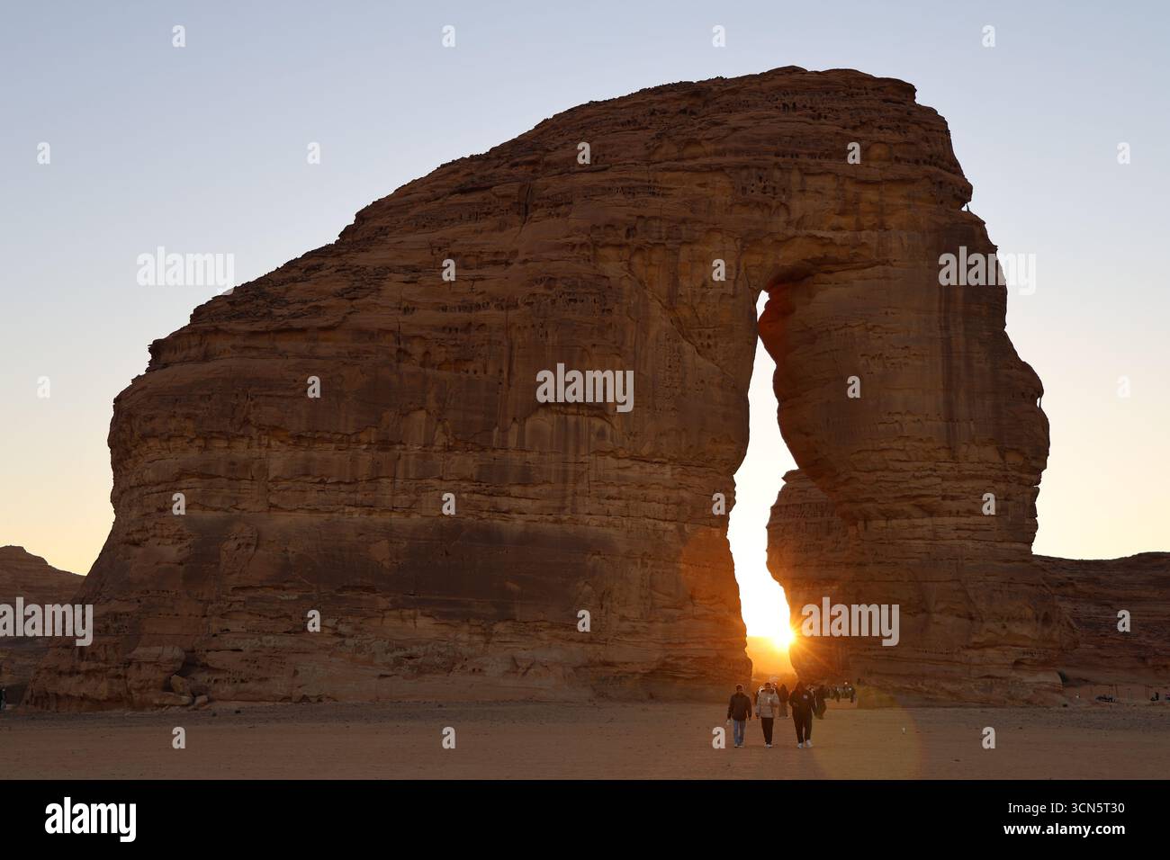 Elephant Rock, meraviglia naturale al tramonto immersa nella luce del cremisi Foto Stock