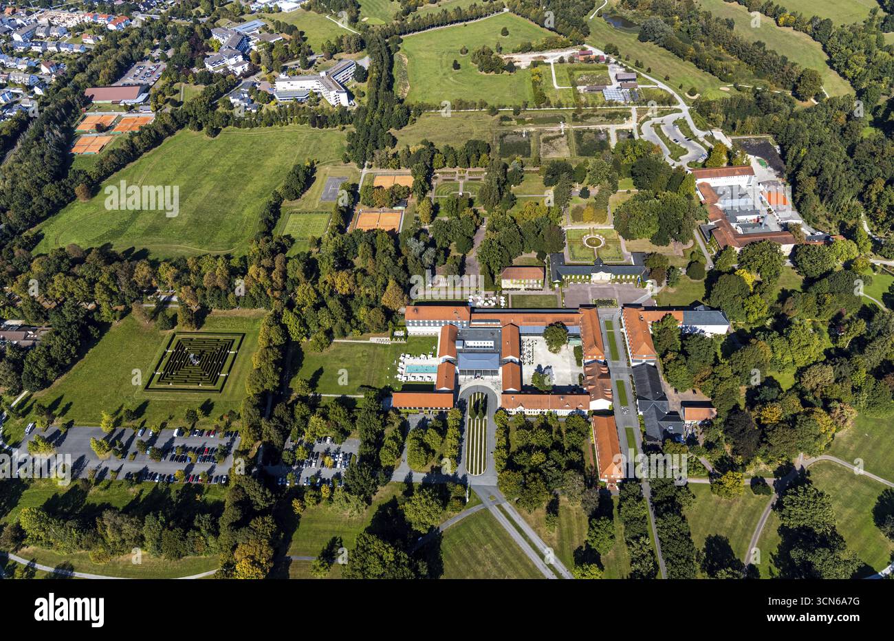 Foto aerea, Graeflicher Park Health & Balance Resort, Bad Driburg, Westfalia orientale-Lippe, Renania settentrionale-Vestfalia, Germania, Brunnenallee, DE, Europa Foto Stock