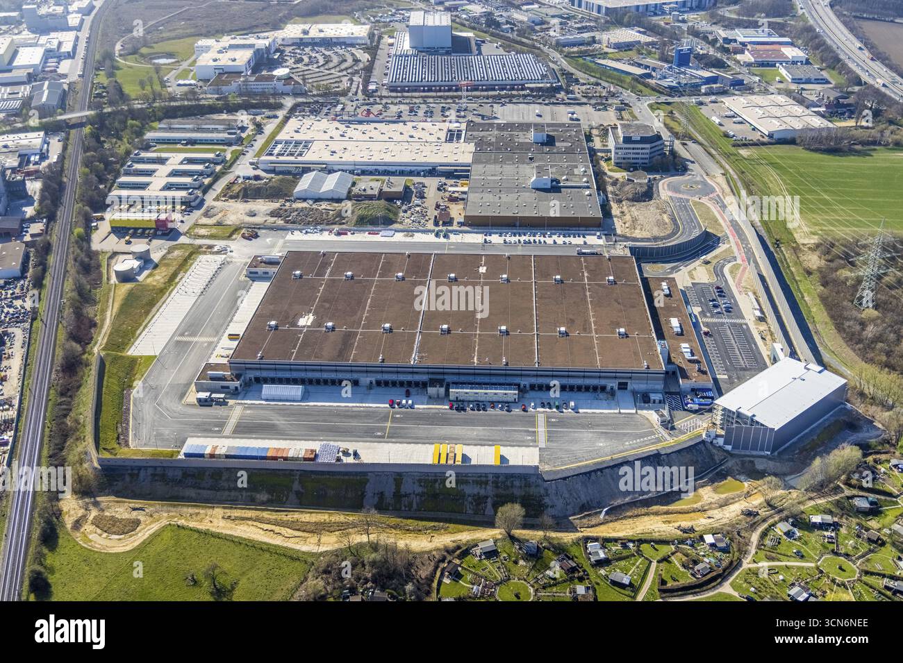 Vista aerea, nuovo edificio del cantiere, centro logistico Amazon, zona industriale in Brauckstrasse, Ostermann Einrichtungs-Centrum, Bauhaus Bauma Foto Stock