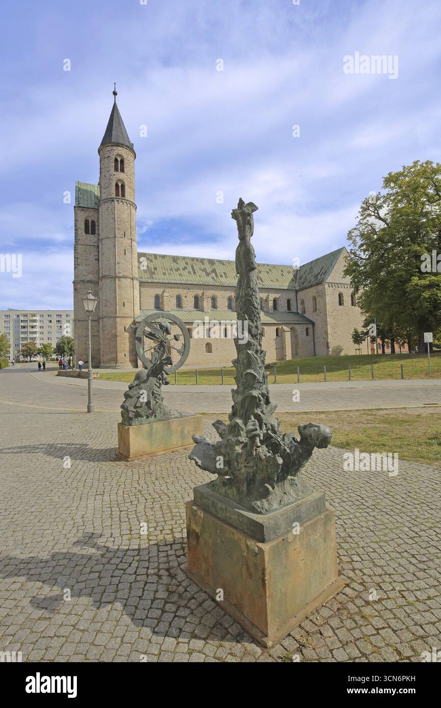 Scultura Space Time Matter di Heinrich Apel 1988, arte astratta, arte moderna, scultura in bronzo, fisica, museo d'arte, Kloster Unser Lieben Frauen, Magd Foto Stock