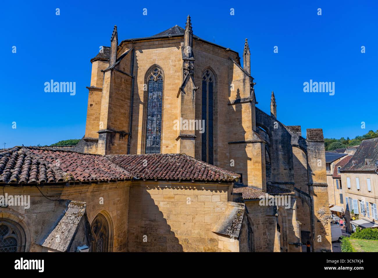 Sarlat-la-Caneda; Francia - 22 agosto 2024: Cattedrale di Sarlat è una chiesa cattolica ed ex cattedrale situata a Sarlat-la-Caneda, in Francia. Foto Stock
