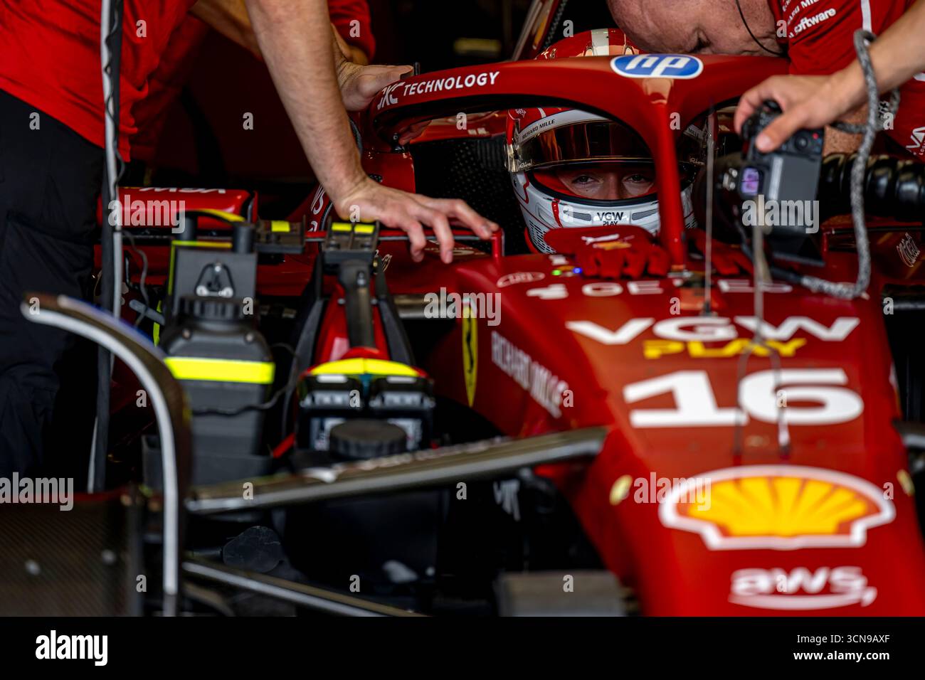 Baku, Azerbaigian, 19 settembre 2025, Charles Leclerc, di Monaco compete per la Ferrari. Il Gran Premio dell'Azerbaigian 2025 si svolge a Baku, Azerbaigian. Crediti: Michael Potts/Alamy Live News Foto Stock