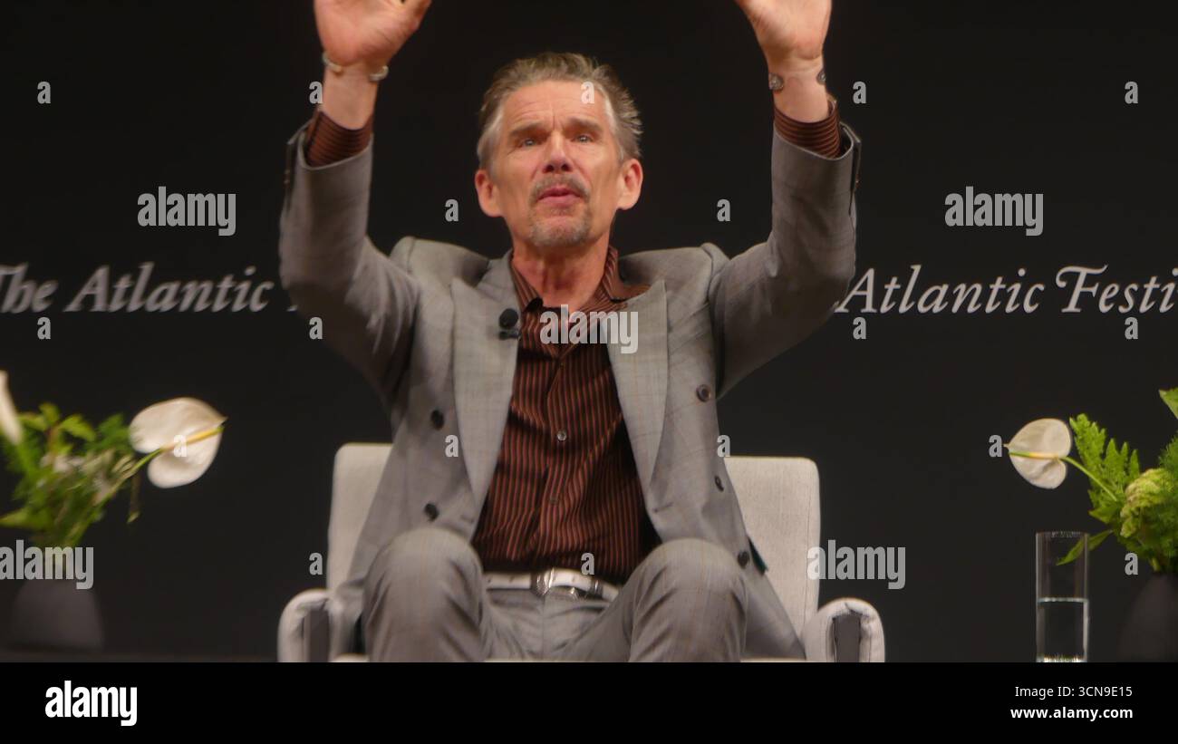 2025 Atlantic Festival, Perelman Performing Arts Center, 1 World Trade Center, 251 Fulton St., New York, NY 10007, USA. 19 settembre 2025. A-List Motion Picture Star Ethan Hawke appare al 2025 Atlantic Festival di New York, per discutere del suo nuovo film FX "The Lowdown". Crediti: ©Julia Mineeva/ EGBN News/Alamy Live News Foto Stock