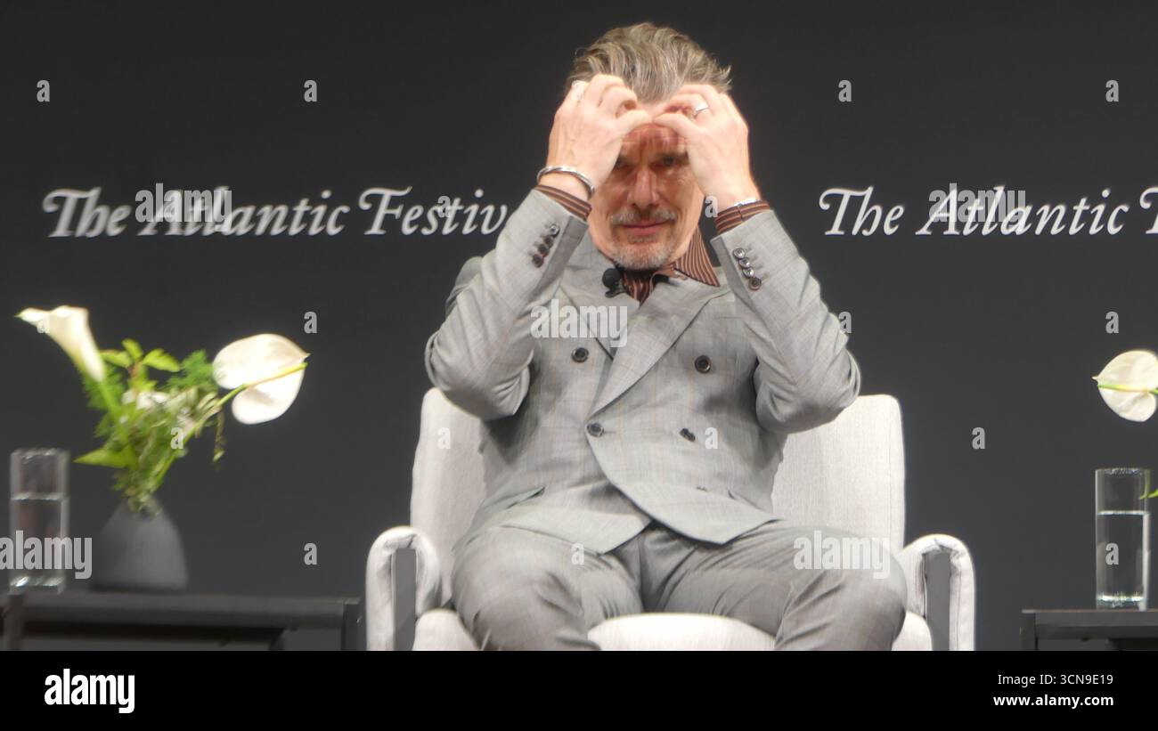 2025 Atlantic Festival, Perelman Performing Arts Center, 1 World Trade Center, 251 Fulton St., New York, NY 10007, USA. 19 settembre 2025. A-List Motion Picture Star Ethan Hawke appare al 2025 Atlantic Festival di New York, per discutere del suo nuovo film FX "The Lowdown". Crediti: ©Julia Mineeva/ EGBN News/Alamy Live News Foto Stock