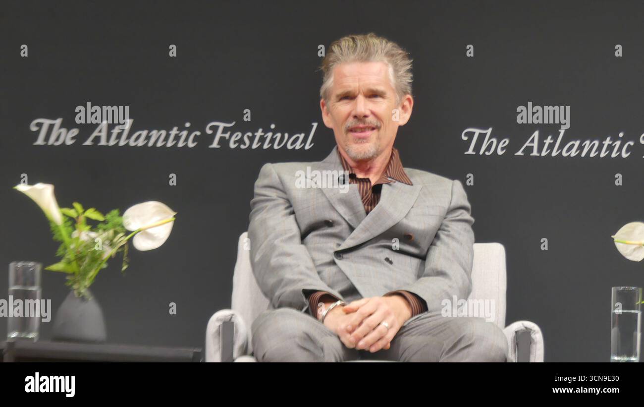 2025 Atlantic Festival, Perelman Performing Arts Center, 1 World Trade Center, 251 Fulton St., New York, NY 10007, USA. 19 settembre 2025. A-List Motion Picture Star Ethan Hawke appare al 2025 Atlantic Festival di New York, per discutere del suo nuovo film FX "The Lowdown". Crediti: ©Julia Mineeva/ EGBN News/Alamy Live News Foto Stock