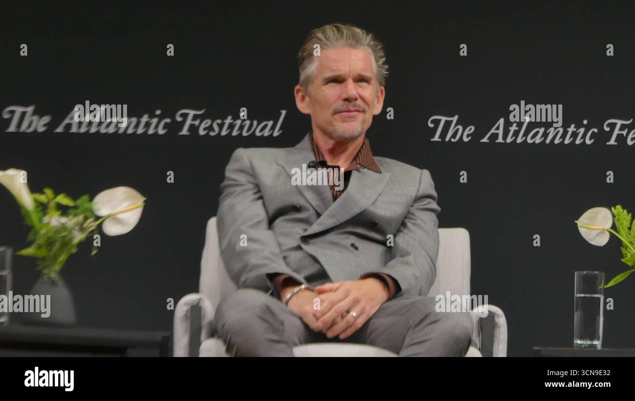 2025 Atlantic Festival, Perelman Performing Arts Center, 1 World Trade Center, 251 Fulton St., New York, NY 10007, USA. 19 settembre 2025. A-List Motion Picture Star Ethan Hawke appare al 2025 Atlantic Festival di New York, per discutere del suo nuovo film FX "The Lowdown". Crediti: ©Julia Mineeva/ EGBN News/Alamy Live News Foto Stock