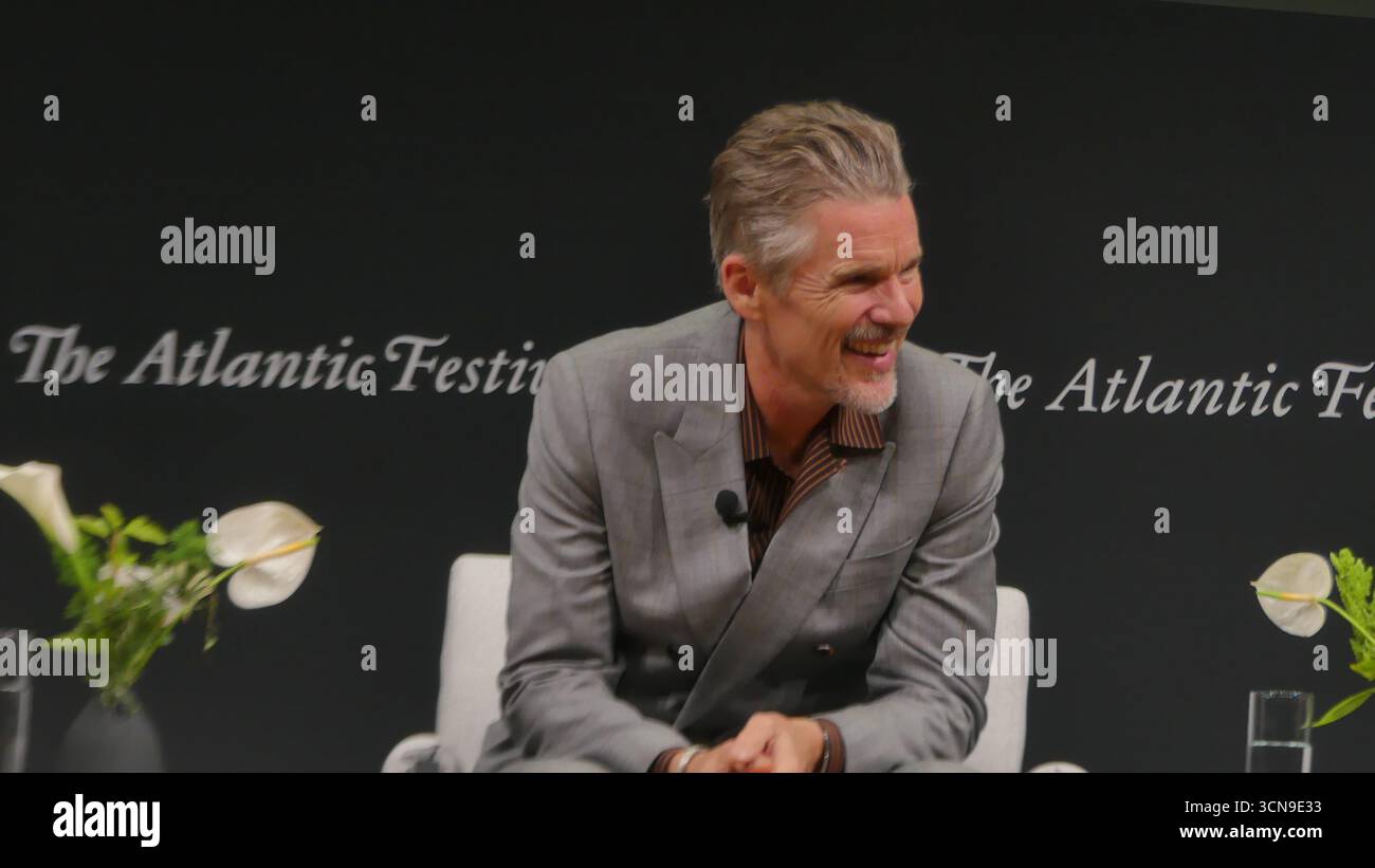 2025 Atlantic Festival, Perelman Performing Arts Center, 1 World Trade Center, 251 Fulton St., New York, NY 10007, USA. 19 settembre 2025. A-List Motion Picture Star Ethan Hawke appare al 2025 Atlantic Festival di New York, per discutere del suo nuovo film FX "The Lowdown". Crediti: ©Julia Mineeva/ EGBN News/Alamy Live News Foto Stock