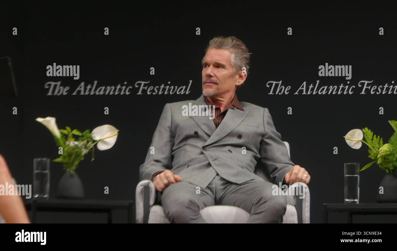 2025 Atlantic Festival, Perelman Performing Arts Center, 1 World Trade Center, 251 Fulton St., New York, NY 10007, USA. 19 settembre 2025. A-List Motion Picture Star Ethan Hawke appare al 2025 Atlantic Festival di New York, per discutere del suo nuovo film FX "The Lowdown". Crediti: ©Julia Mineeva/ EGBN News/Alamy Live News Foto Stock