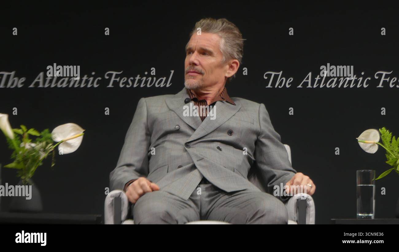 2025 Atlantic Festival, Perelman Performing Arts Center, 1 World Trade Center, 251 Fulton St., New York, NY 10007, USA. 19 settembre 2025. A-List Motion Picture Star Ethan Hawke appare al 2025 Atlantic Festival di New York, per discutere del suo nuovo film FX "The Lowdown". Crediti: ©Julia Mineeva/ EGBN News/Alamy Live News Foto Stock