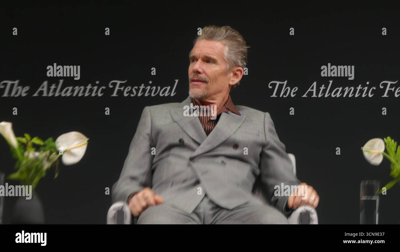 2025 Atlantic Festival, Perelman Performing Arts Center, 1 World Trade Center, 251 Fulton St., New York, NY 10007, USA. 19 settembre 2025. A-List Motion Picture Star Ethan Hawke appare al 2025 Atlantic Festival di New York, per discutere del suo nuovo film FX "The Lowdown". Crediti: ©Julia Mineeva/ EGBN News/Alamy Live News Foto Stock