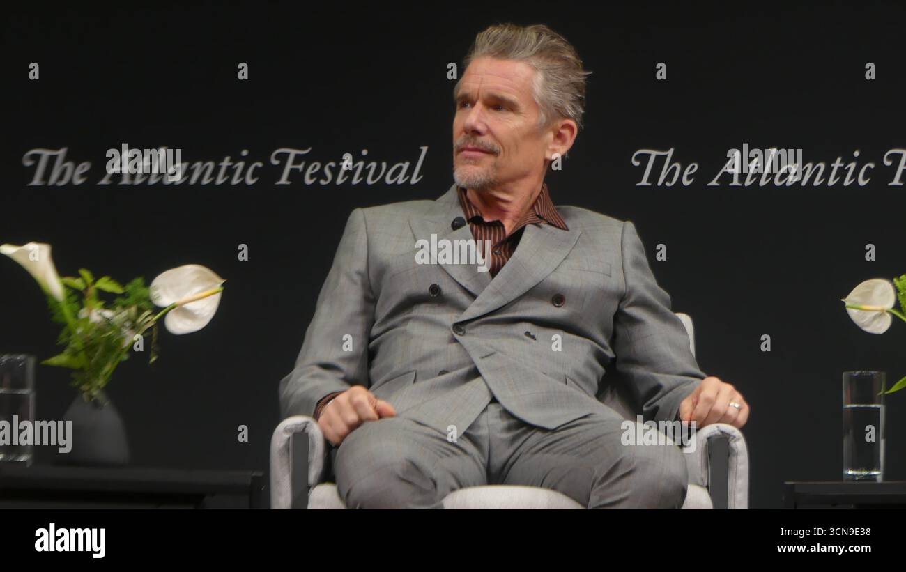 2025 Atlantic Festival, Perelman Performing Arts Center, 1 World Trade Center, 251 Fulton St., New York, NY 10007, USA. 19 settembre 2025. A-List Motion Picture Star Ethan Hawke appare al 2025 Atlantic Festival di New York, per discutere del suo nuovo film FX "The Lowdown". Crediti: ©Julia Mineeva/ EGBN News/Alamy Live News Foto Stock