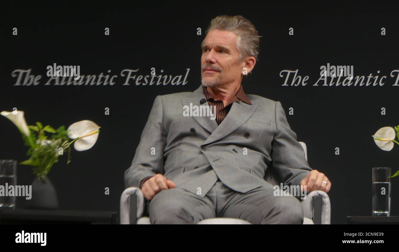 2025 Atlantic Festival, Perelman Performing Arts Center, 1 World Trade Center, 251 Fulton St., New York, NY 10007, USA. 19 settembre 2025. A-List Motion Picture Star Ethan Hawke appare al 2025 Atlantic Festival di New York, per discutere del suo nuovo film FX "The Lowdown". Crediti: ©Julia Mineeva/ EGBN News/Alamy Live News Foto Stock
