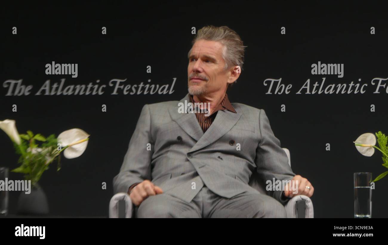 2025 Atlantic Festival, Perelman Performing Arts Center, 1 World Trade Center, 251 Fulton St., New York, NY 10007, USA. 19 settembre 2025. A-List Motion Picture Star Ethan Hawke appare al 2025 Atlantic Festival di New York, per discutere del suo nuovo film FX "The Lowdown". Crediti: ©Julia Mineeva/ EGBN News/Alamy Live News Foto Stock