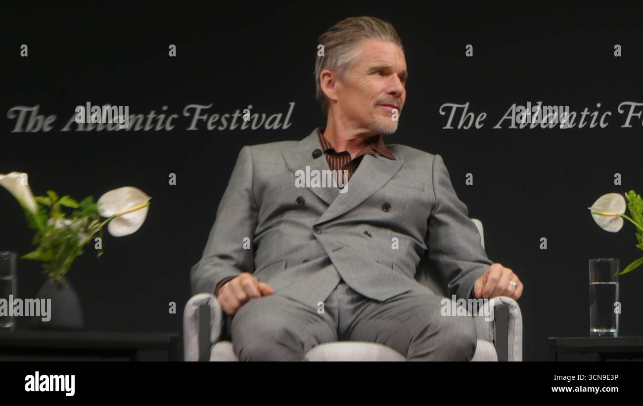 2025 Atlantic Festival, Perelman Performing Arts Center, 1 World Trade Center, 251 Fulton St., New York, NY 10007, USA. 19 settembre 2025. A-List Motion Picture Star Ethan Hawke appare al 2025 Atlantic Festival di New York, per discutere del suo nuovo film FX "The Lowdown". Crediti: ©Julia Mineeva/ EGBN News/Alamy Live News Foto Stock
