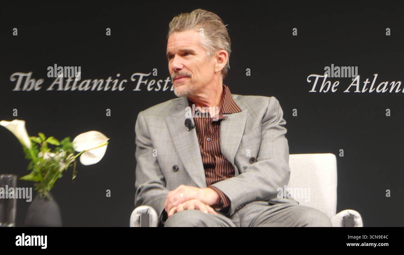 2025 Atlantic Festival, Perelman Performing Arts Center, 1 World Trade Center, 251 Fulton St., New York, NY 10007, USA. 19 settembre 2025. A-List Motion Picture Star Ethan Hawke appare al 2025 Atlantic Festival di New York, per discutere del suo nuovo film FX "The Lowdown". Crediti: ©Julia Mineeva/ EGBN News/Alamy Live News Foto Stock