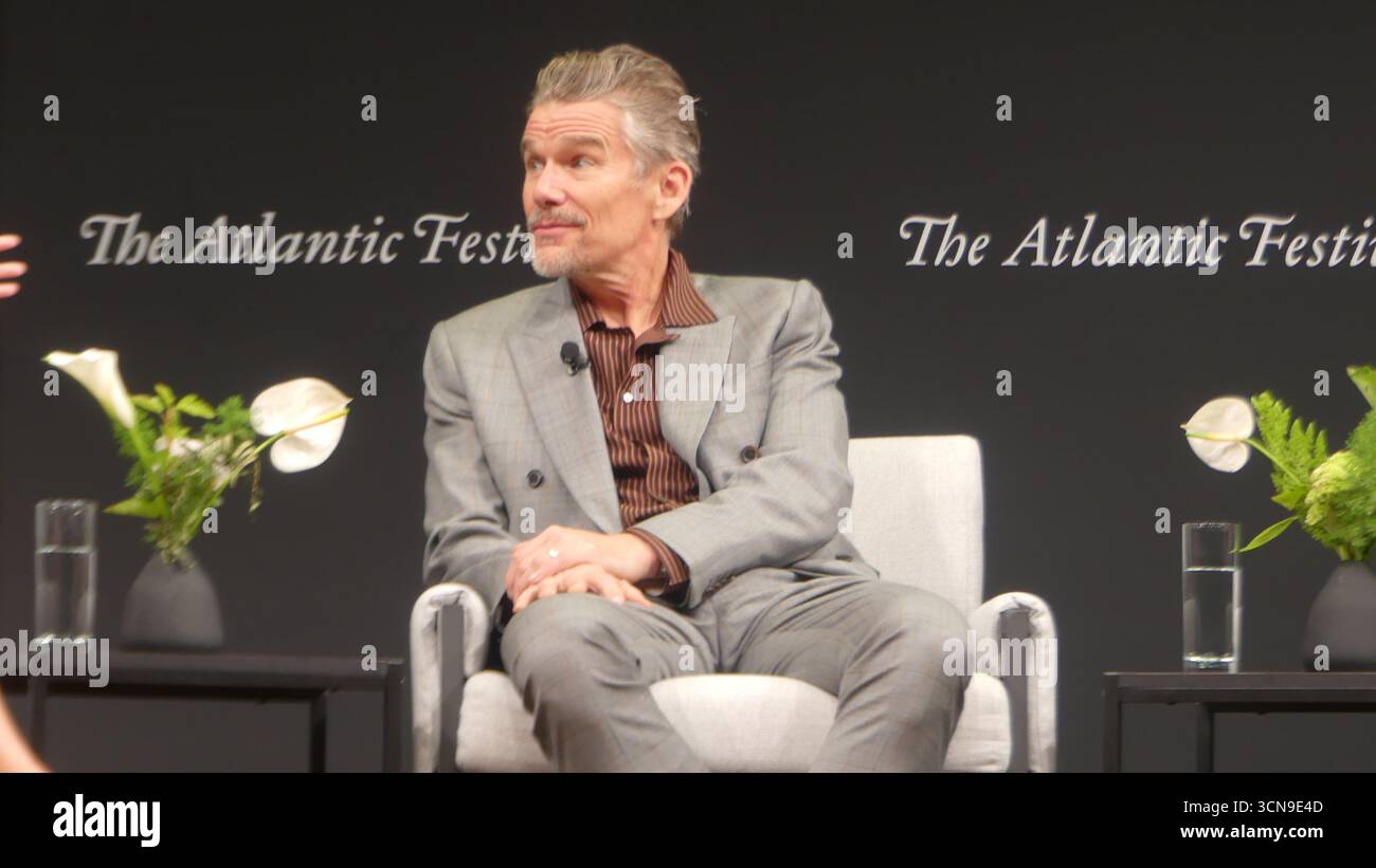 2025 Atlantic Festival, Perelman Performing Arts Center, 1 World Trade Center, 251 Fulton St., New York, NY 10007, USA. 19 settembre 2025. A-List Motion Picture Star Ethan Hawke appare al 2025 Atlantic Festival di New York, per discutere del suo nuovo film FX "The Lowdown". Crediti: ©Julia Mineeva/ EGBN News/Alamy Live News Foto Stock