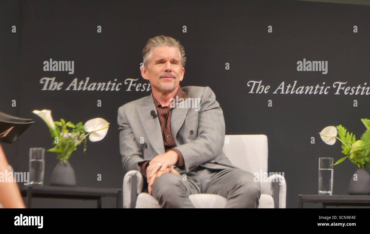 2025 Atlantic Festival, Perelman Performing Arts Center, 1 World Trade Center, 251 Fulton St., New York, NY 10007, USA. 19 settembre 2025. A-List Motion Picture Star Ethan Hawke appare al 2025 Atlantic Festival di New York, per discutere del suo nuovo film FX "The Lowdown". Crediti: ©Julia Mineeva/ EGBN News/Alamy Live News Foto Stock