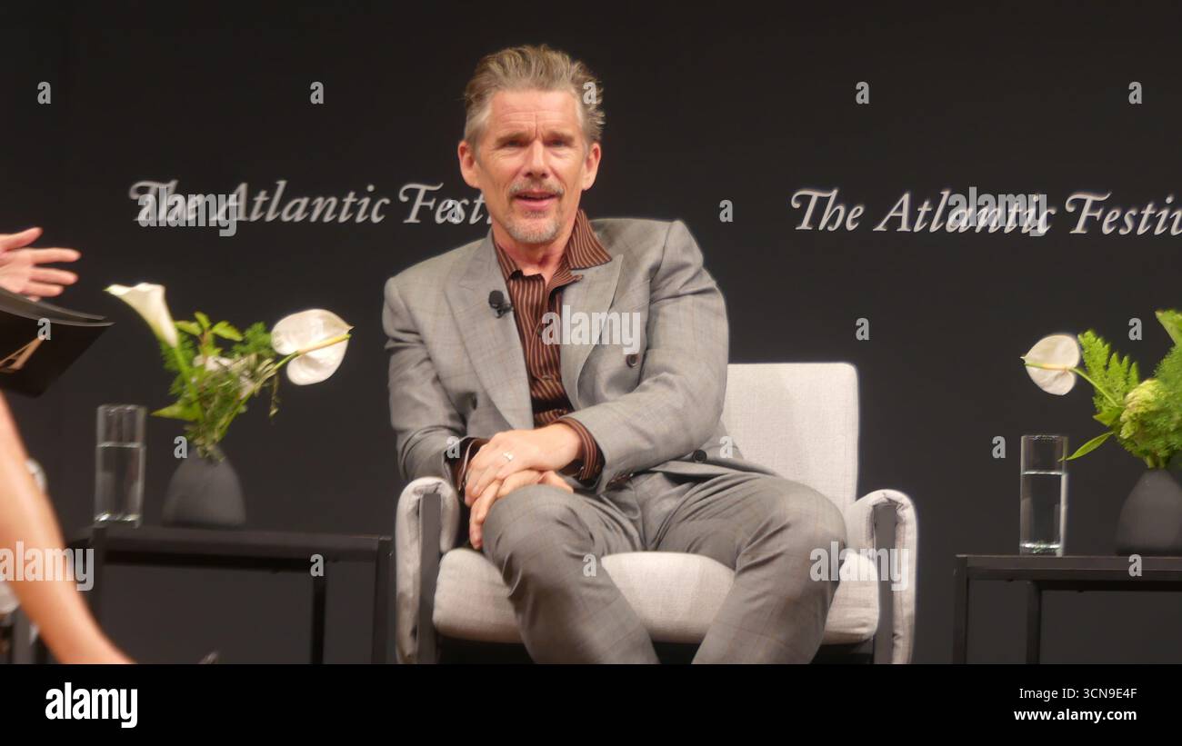 2025 Atlantic Festival, Perelman Performing Arts Center, 1 World Trade Center, 251 Fulton St., New York, NY 10007, USA. 19 settembre 2025. A-List Motion Picture Star Ethan Hawke appare al 2025 Atlantic Festival di New York, per discutere del suo nuovo film FX "The Lowdown". Crediti: ©Julia Mineeva/ EGBN News/Alamy Live News Foto Stock
